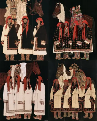 国展工笔重彩人物画，翁赟烨《天路赞歌》风格，不规则三折拼接构图，纯黑背景，四位着镶边藏袍戴红头巾穿绣花皮靴的藏族青年，上方棕马缠粉哈达，藏式法器装饰鼓民族纹样，铁线描平涂分染，低饱和米白浅赭墨黑暗红，平面装饰写实造型，绢本质感庄重叙事，高清细节丰富