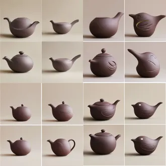 产品拼版图，4 张现代抽象鸟形宜兴紫砂壶照片，左侧大图为主视图，右上角正视图，右中俯视顶视图，右下角壶把特写，手工紫泥，哑光细砂质感，无釉，柔和影棚灯光，暖米色无缝背景，柔和阴影，流畅有机曲面，极简仿生设计，无多余雕刻，照片写实，对焦清晰，产品摄影，8k，宽高比 16:9，raw 写实风格，mj v6