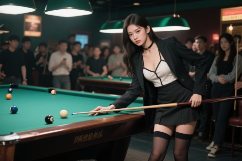 粉丝西装吊带内衬配短裙，长筒袜穿着的年轻貌美女孩，高冷，眼神抚媚，在桌球厅打台球，后方很多人投来羡慕的眼光