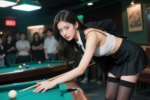 粉丝西装吊带内衬配短裙，长筒袜穿着的年轻貌美女孩，俯身全身照，高冷，眼神抚媚，在桌球厅打台球，后方很多人投来羡慕的眼光