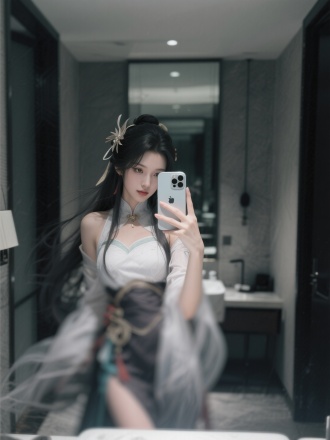 暗朦调，隐约的淡彩褪色，泛朦，对焦模糊，特写，一个灵动的公孙离，模糊半身人像，凌乱美，高颜值，复古，迷离，低饱和，反射，冷光源，质感，泛光模糊晕染，高噪点，胶片颗粒质感，极简风，灰度美学，写意，前卫视觉艺术美学，高级感，杰作，背景在酒店内，拿着苹果手机对着镜子自拍，